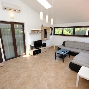  Apartment Vv