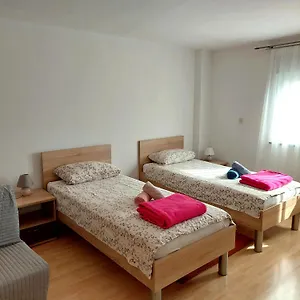 Dina Pula